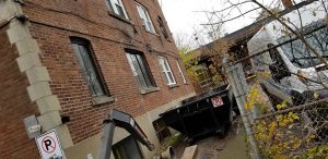 mini-conteneur dans une ruelle à Joliette - Le Polyvolant (Mini-conteneur Lanaudière)