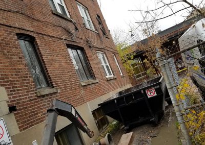 mini-conteneur dans une ruelle à Joliette - Le Polyvolant (Mini-conteneur Lanaudière)